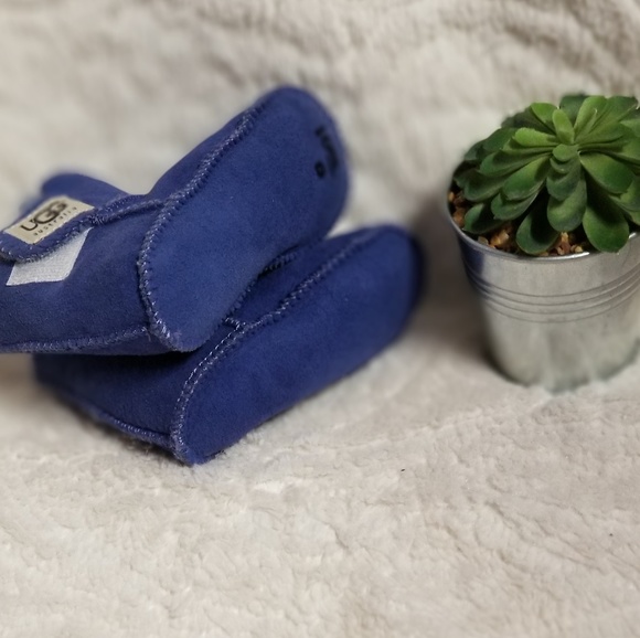 Baby uggs. Size 3/4 - Picture 2 of 3